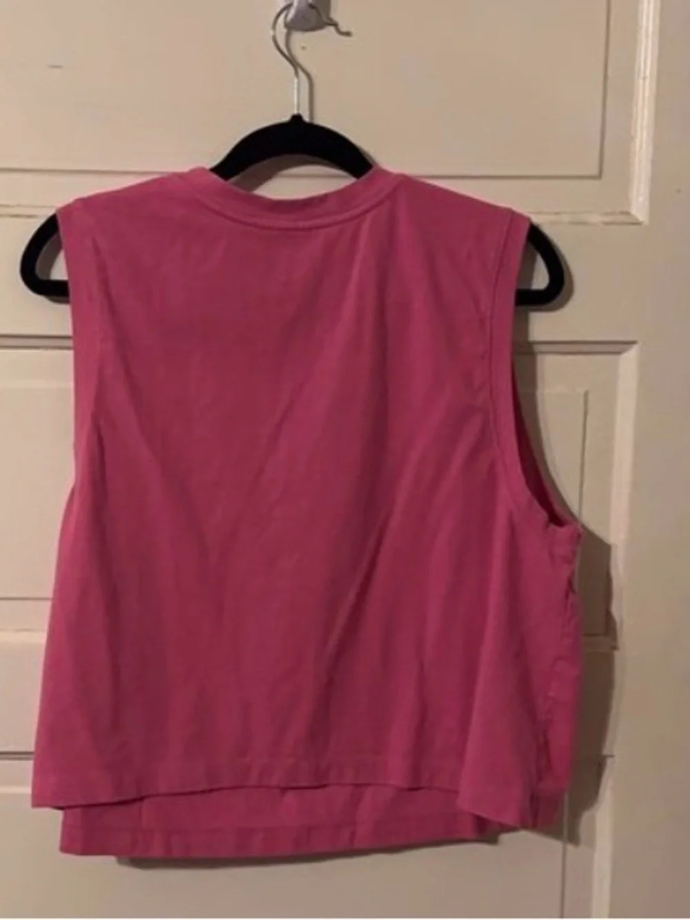Classic Sleeveless Crewneck Top - Pink